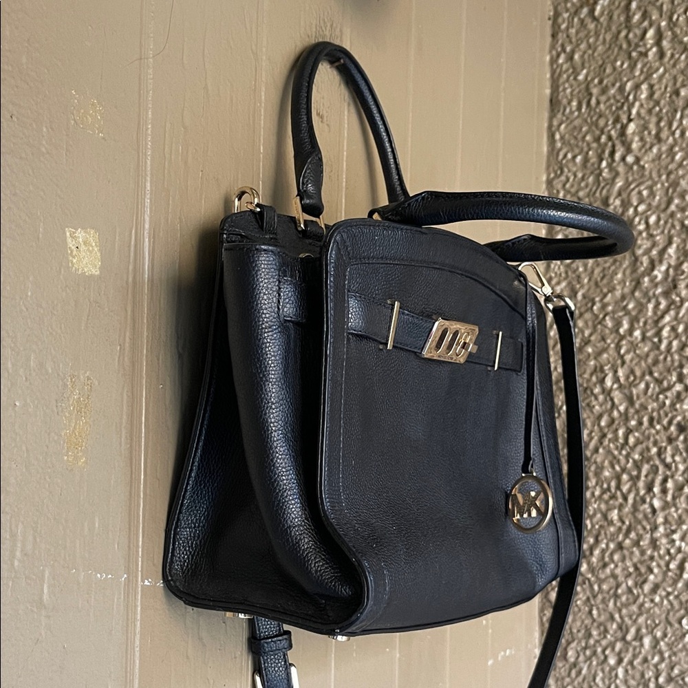 Michael Kors Karson Leather Handbag in black - Picture 2 of 14